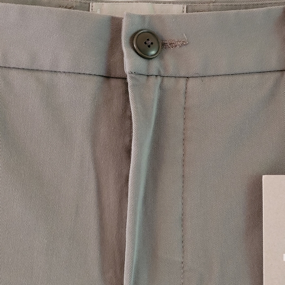 EVERLANE 9" Slim Fit Shorts - Pewter Green - Picture 4 of 14